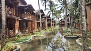 Wooden Cottage Twin | 1 bedroom, Egyptian cotton sheets, premium bedding, minibar
