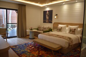 Wooden Cottage King | 1 bedroom, Egyptian cotton sheets, premium bedding, minibar