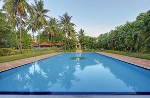 Exterior - Royal Orchid Resort & Convention Centre (Bengaluru)