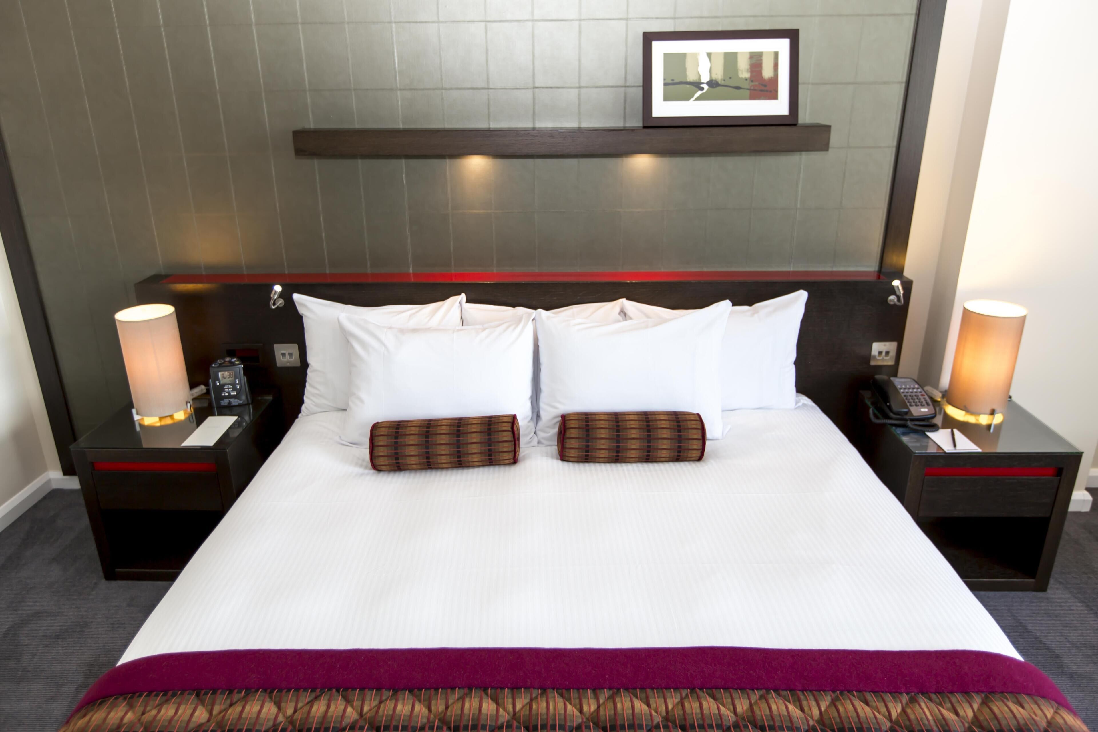 Executive Room, 1 King Bed | Hypo-allergenic bedding, in-room safe, desk, laptop workspace