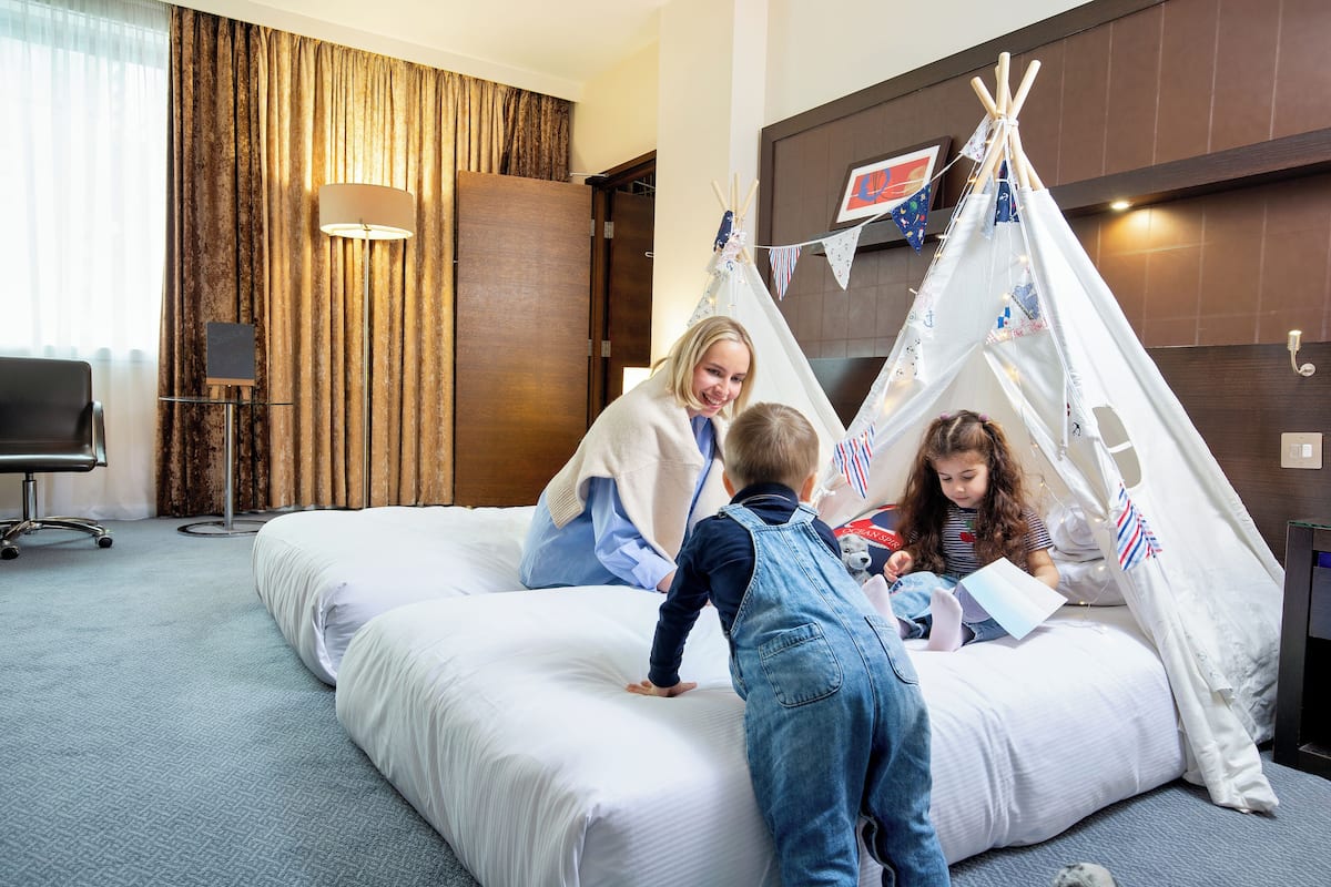 Family Double Room | Hypo-allergenic bedding, in-room safe, desk, laptop workspace