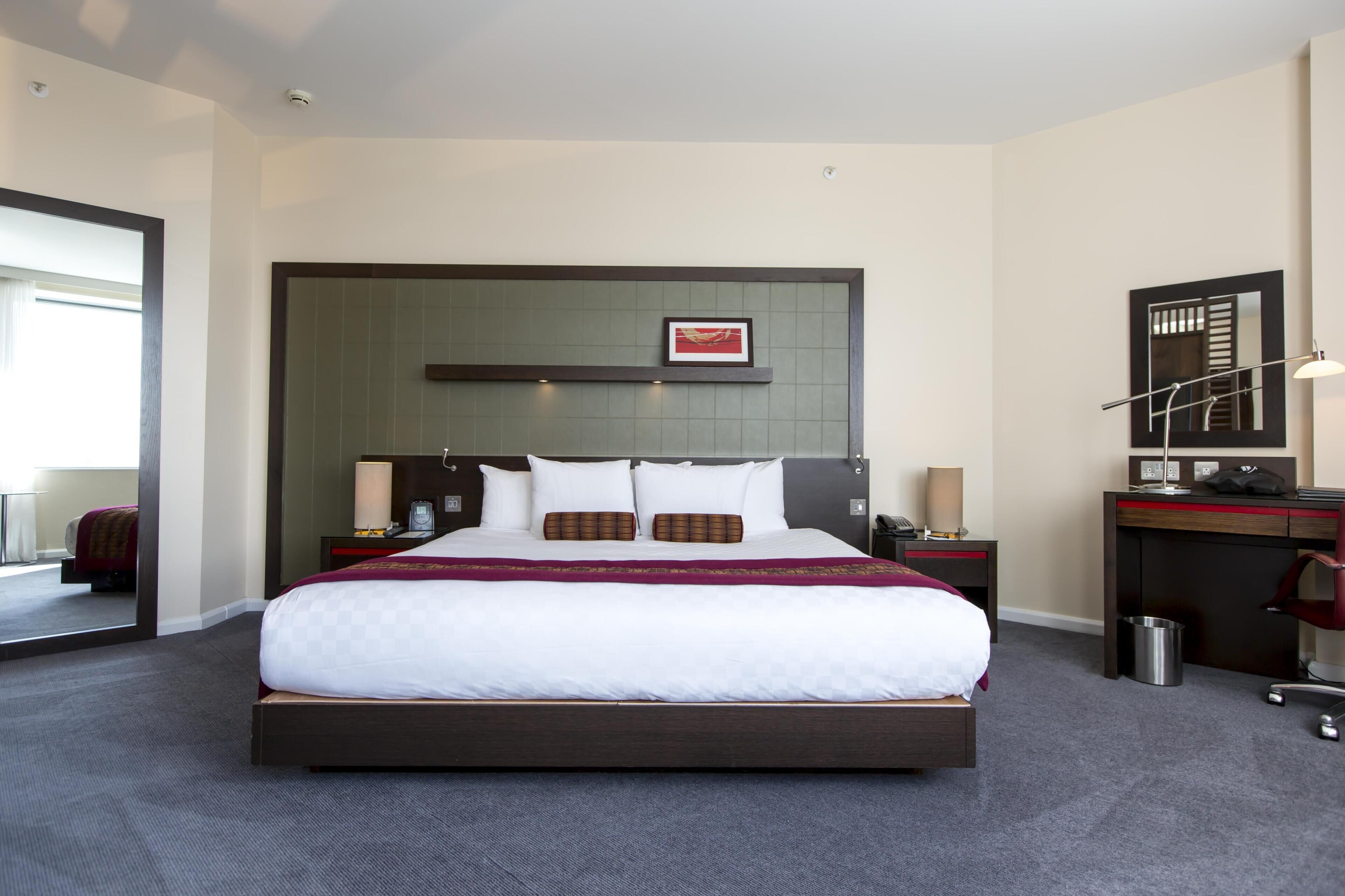 Hypo-allergenic bedding, in-room safe, desk, laptop workspace