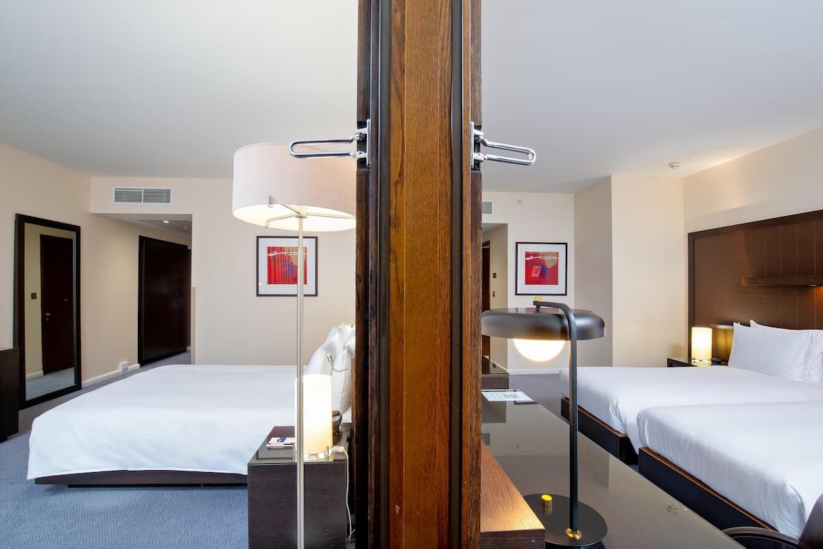 Family Double Room | Hypo-allergenic bedding, in-room safe, desk, laptop workspace