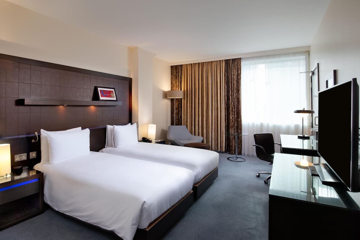 Hypo-allergenic bedding, in-room safe, desk, laptop workspace