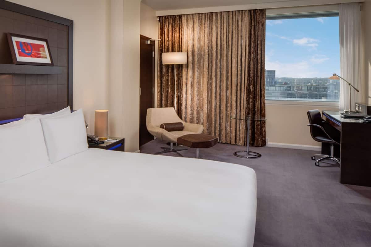 Hypo-allergenic bedding, in-room safe, desk, laptop workspace