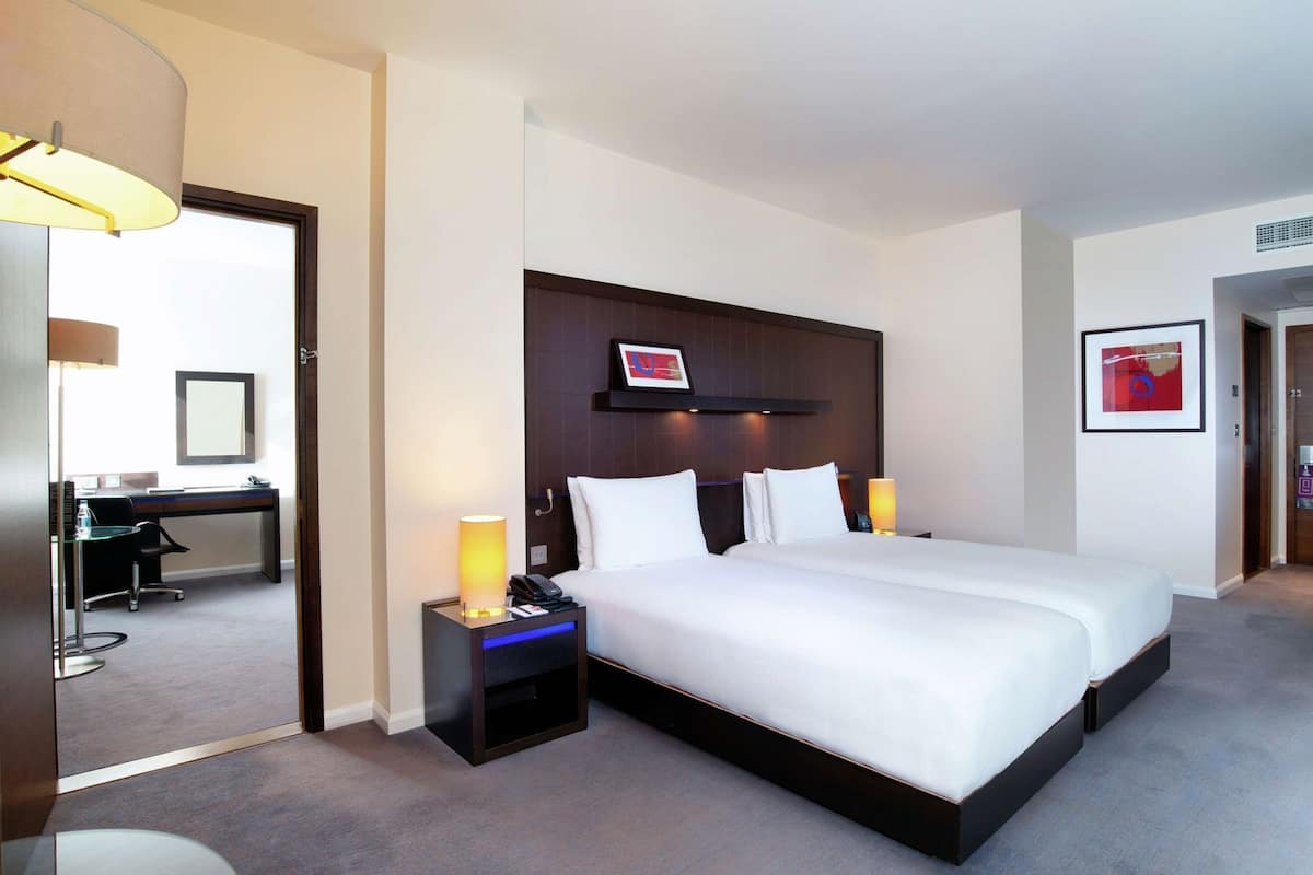 Hypo-allergenic bedding, in-room safe, desk, laptop workspace