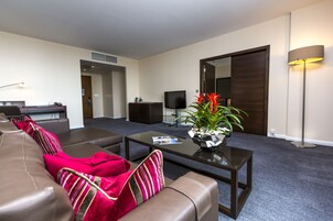 Executive Suite, 1 King Bed | Living room | 48-inch LCD TV with cable channels, TV