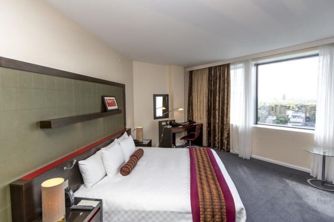 저자극성 침구, 객실 내 금고, 책상, 노트북 작업 공간