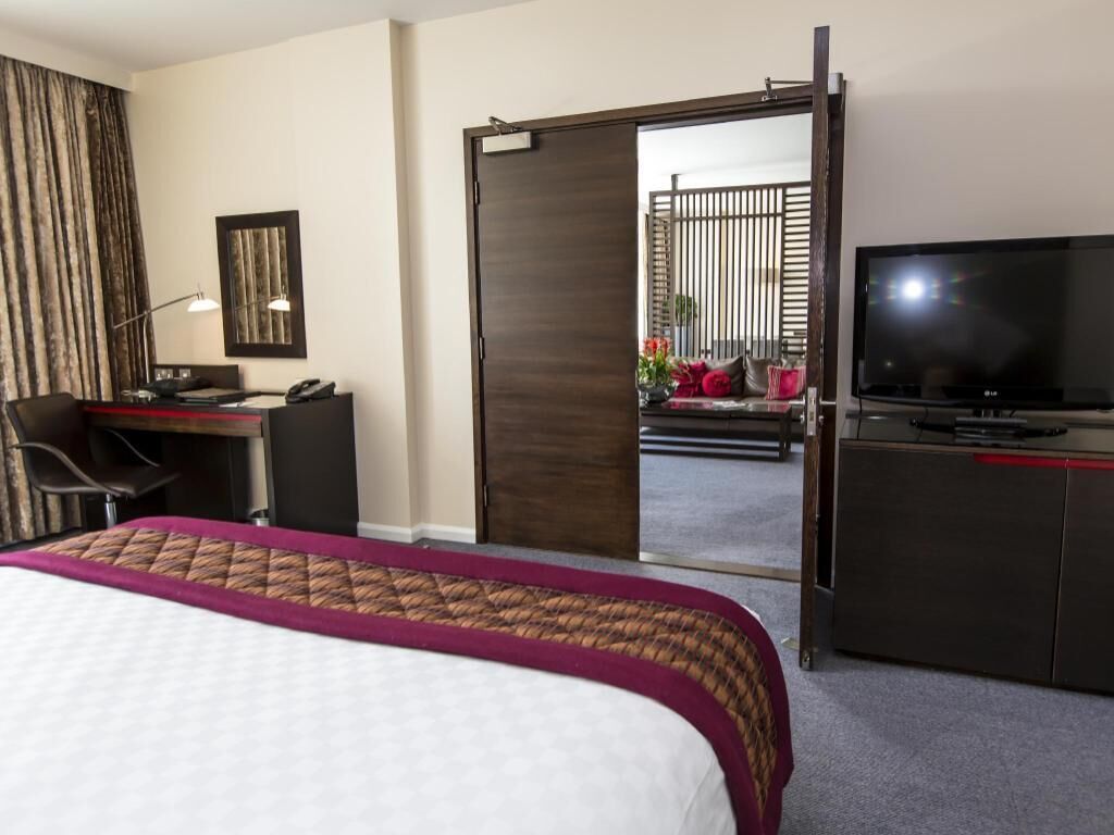 Hypo-allergenic bedding, in-room safe, desk, laptop workspace