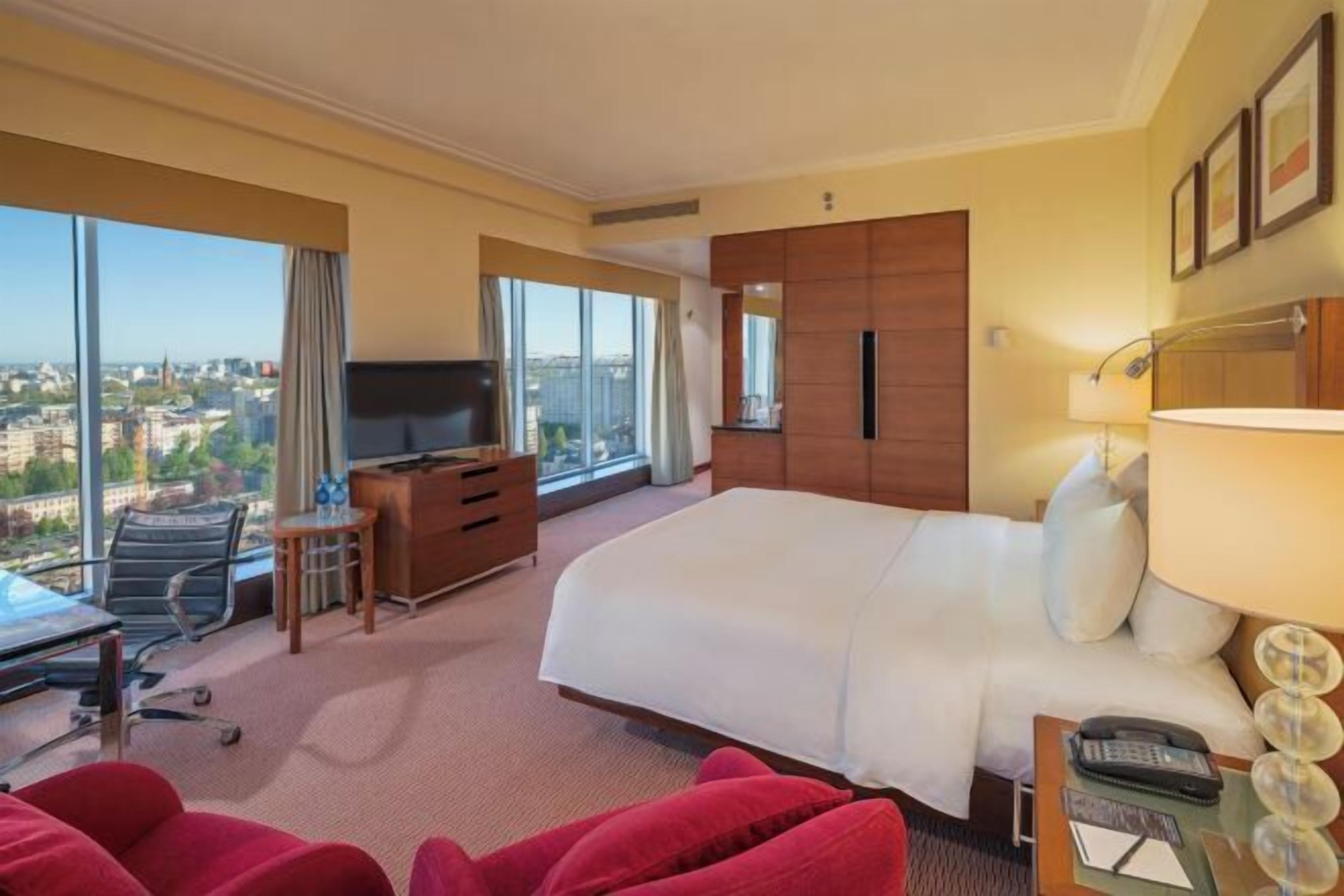 Premium bedding, minibar, in-room safe, desk