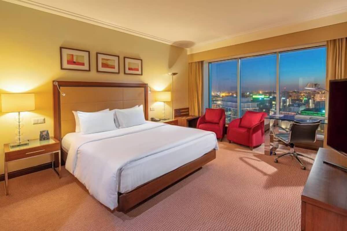 Premium bedding, minibar, in-room safe, desk