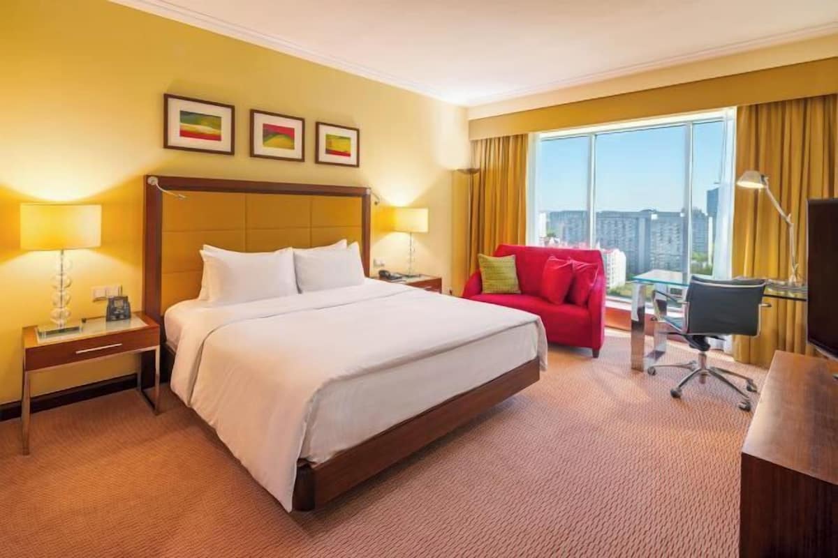 Premium bedding, minibar, in-room safe, desk