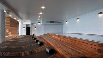 Bồn tắm spa trong nhà