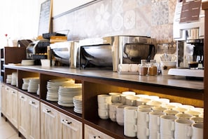 Tägliches Frühstücksbuffet gegen Gebühr