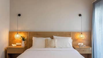 Kahden hengen superior-huone, parveke | Ylelliset vuodevaatteet, tallelokero huoneessa, työpöytä, pimennysverhot