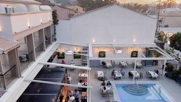 Lunch and dinner served, Greek cuisine