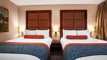 Superior Twin kamer | Luxe beddengoed, een kluis op de kamer, een bureau, een laptopwerkplek