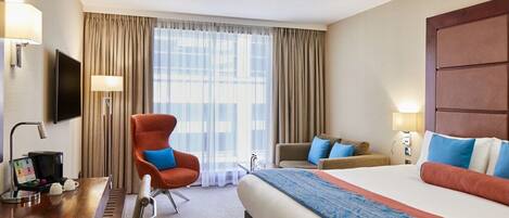 Executive Room with King Bed | 1 quarto, roupas de cama premium, cofres nos quartos, escrivaninha