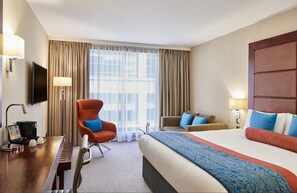 Executive Room with King Bed | Roupas de cama premium, cofres nos quartos, escrivaninha