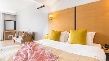 Minibar, desk, blackout drapes, soundproofing
