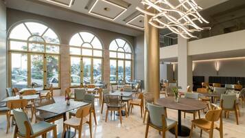 Petit déjeuner servi sur place, restauration en plein air