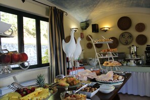 Free buffet breakfast