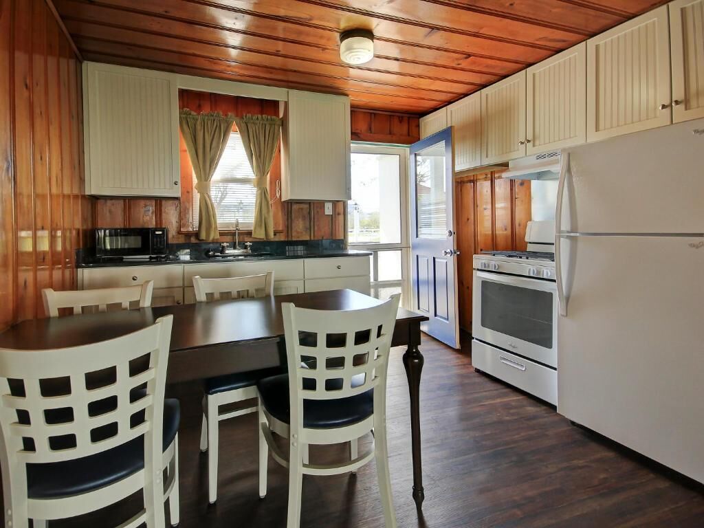 cottage, 2 bedrooms (no elevator) | private kitchen | fridge, microwave, coffee/tea maker