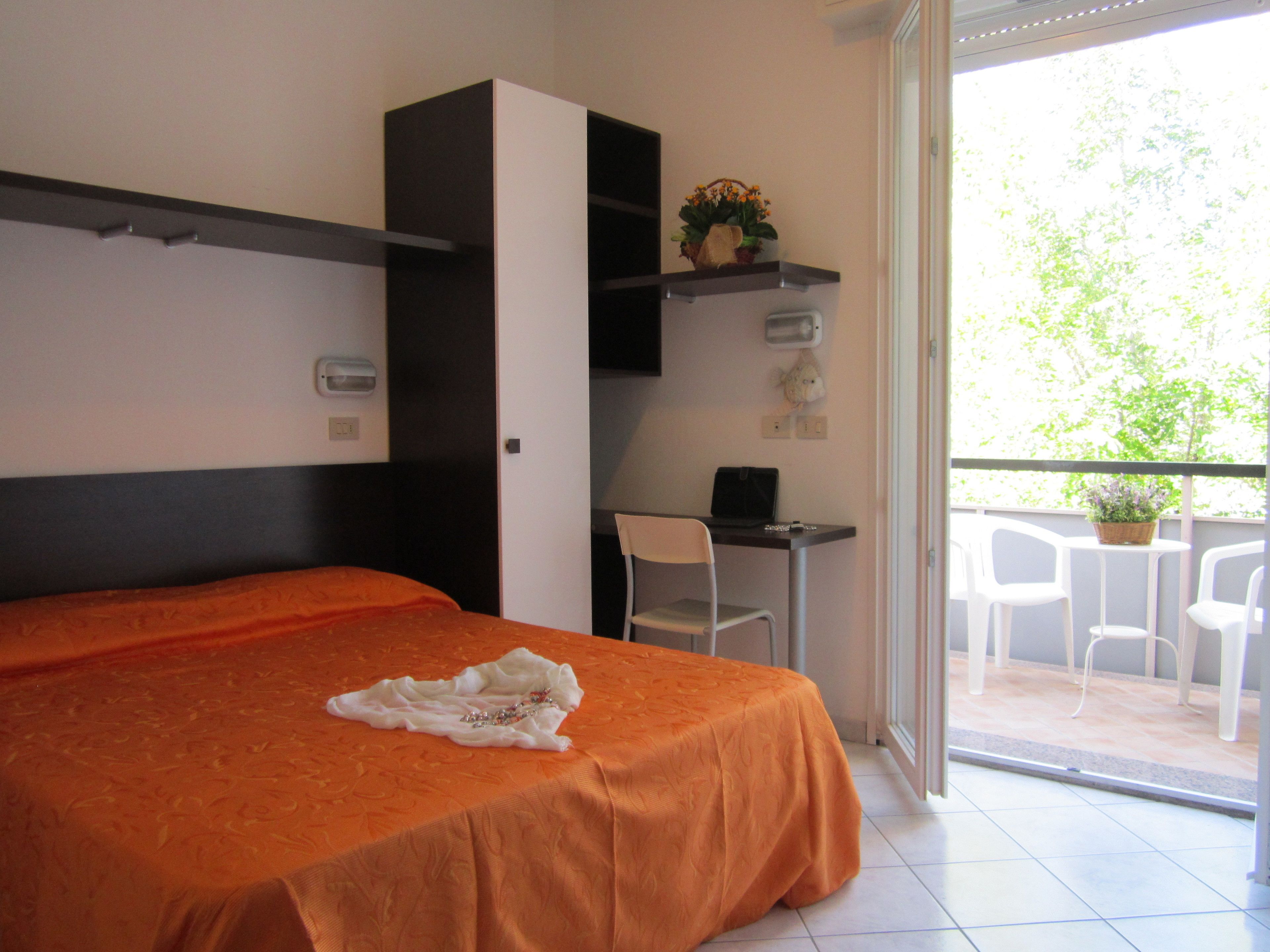 in-room safe, desk, cots/infant beds, rollaway beds