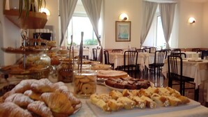 Breakfast buffet - Hotel Des Bains (Cattolica)