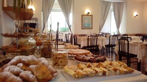 Free daily buffet breakfast