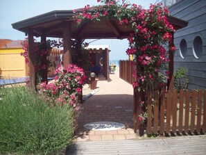 Beach nearby, beach cabanas, sun loungers, beach umbrellas - Hotel Des Bains (Cattolica)