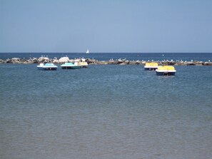 Beach nearby, beach cabanas, sun-loungers, beach umbrellas
