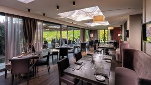 Déjeuner, dßner et souper servis sur place