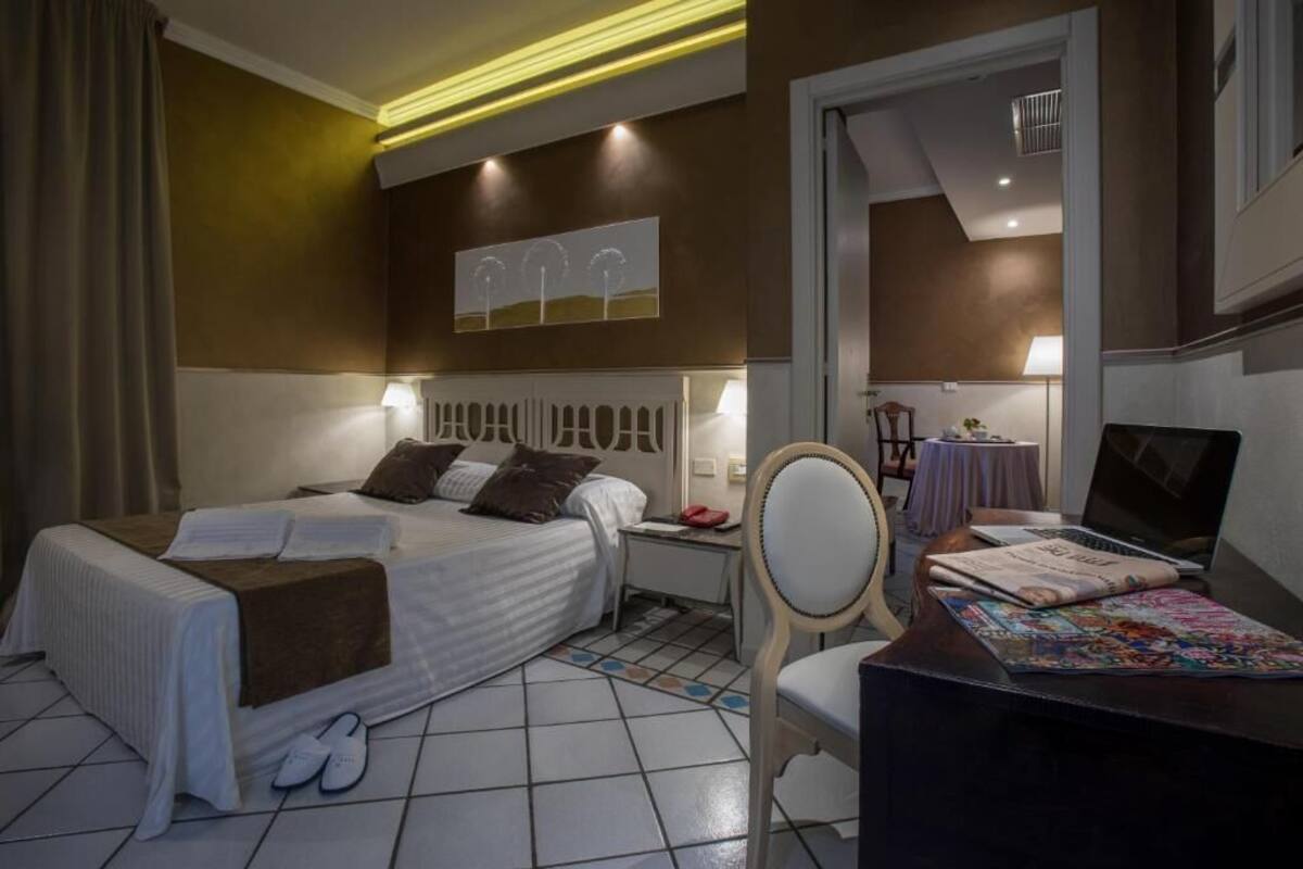 Family Room | Premium bedding, minibar, in-room safe, desk