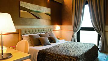 Superior Single Room, 1 King Bed | Premium bedding, minibar, in-room safe, desk