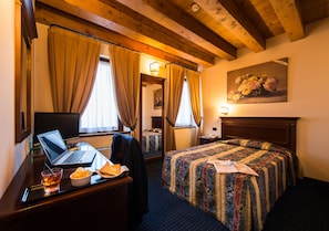 Standard Room | In-room safe, desk, blackout curtains, iron/ironing board