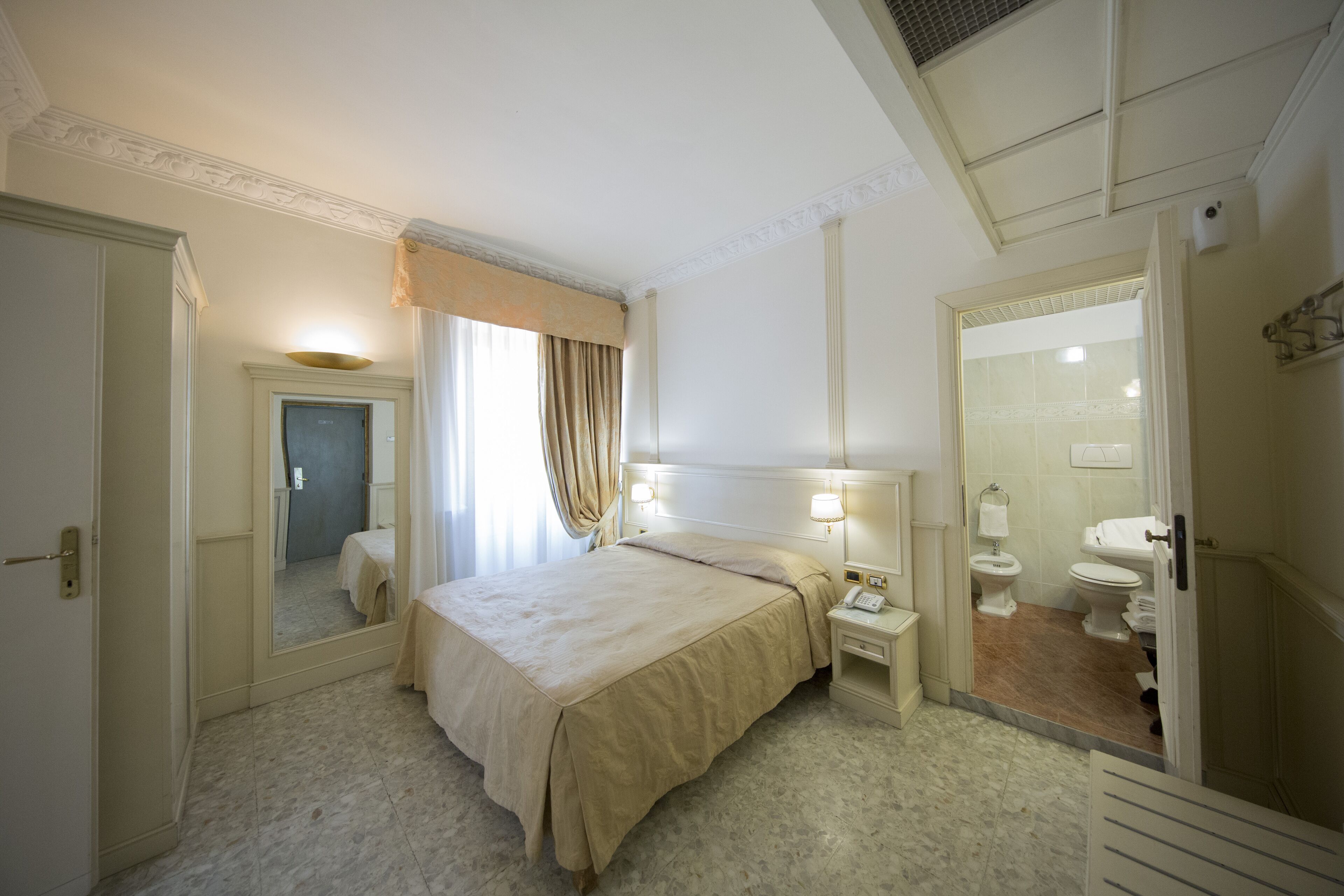 Photo - Mancini Park Hotel