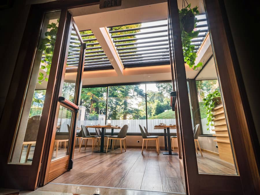 Dagelijks ontbijtbuffet (EUR 8 per persoon)