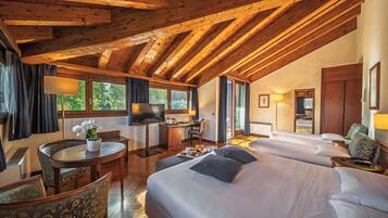 Quadruple Room | Down comforters, minibar, in-room safe, desk