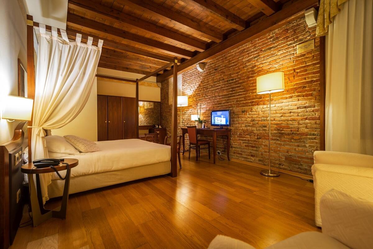 down duvets, minibar, in-room safe, desk