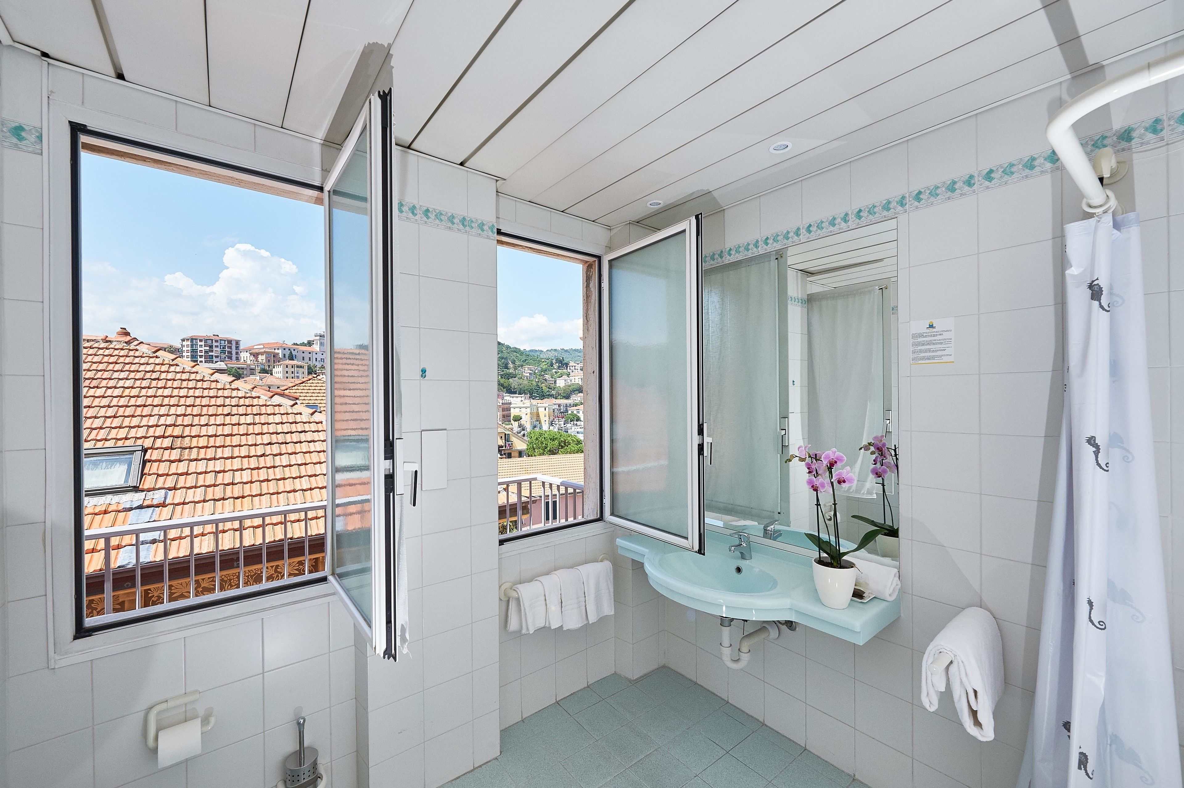 quadruple room | bathroom | shower, free toiletries, hair dryer, bidet