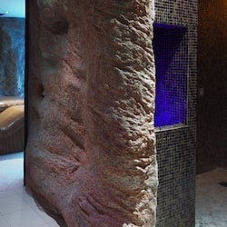Un sauna, una bañera de hidromasaje, baño turco/hammam