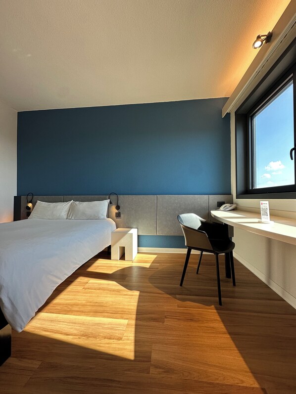 Standard Room, 1 Double Bed | 1 bedroom, down comforters, in-room safe, desk - ibis Roma Fiera (Rome)