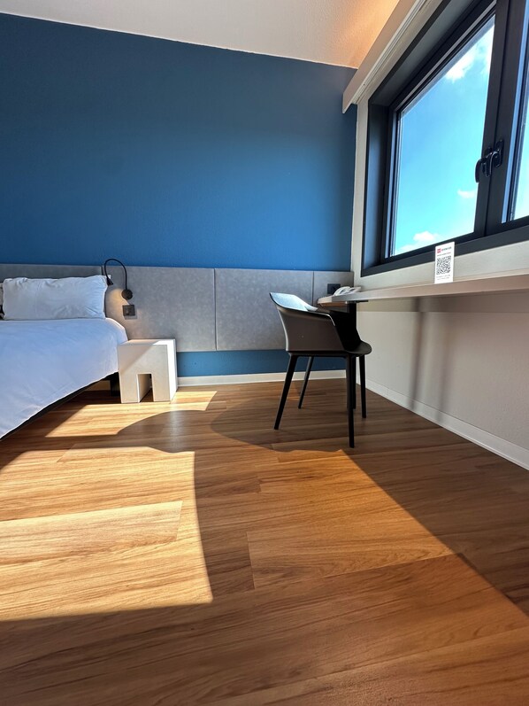 1 bedroom, in-room safe, desk, soundproofing