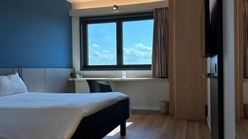 1 bedroom, in-room safe, desk, soundproofing