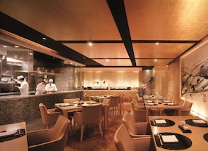 3 restaurants, breakfast, lunch, dinner served; international cuisine