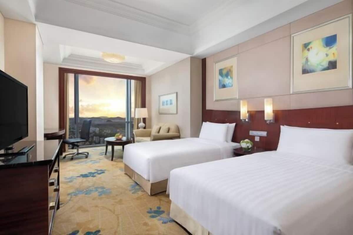 In-room safe, desk, blackout drapes, soundproofing