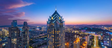 Zimmersafe, Schreibtisch, Verdunkelungsvorhänge, schallisolierte Zimmer