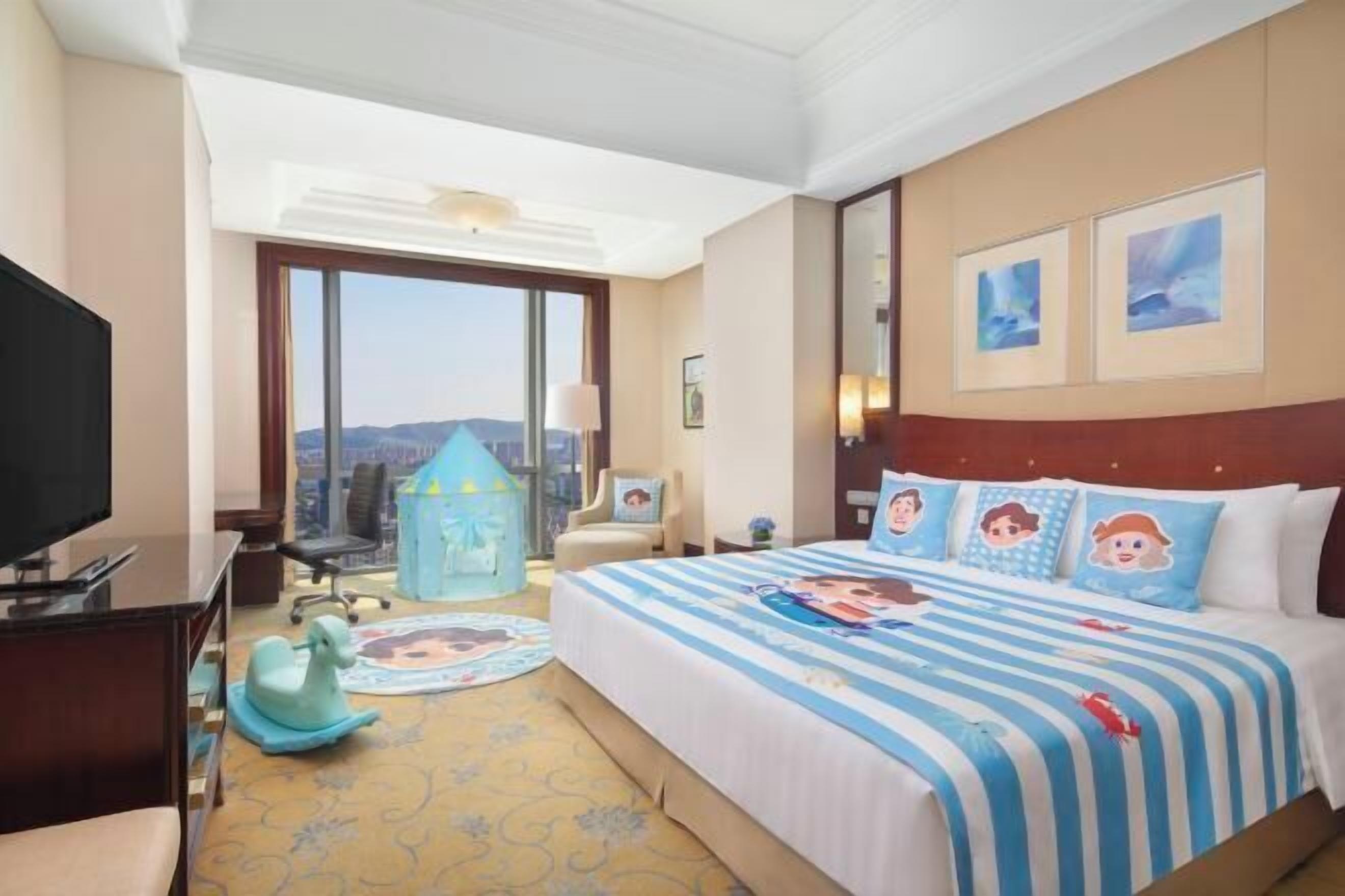 In-room safe, desk, blackout drapes, soundproofing