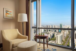 Habitación Deluxe, 1 cama de matrimonio grande | Caja fuerte, escritorio, cortinas opacas y sistema de insonorización